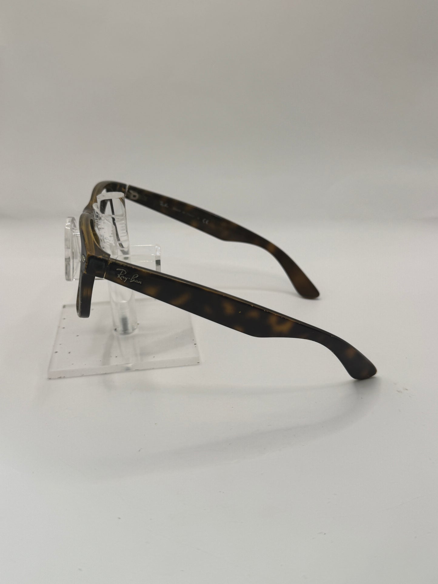 Ray Ban 2132 Sunglasses in color 902