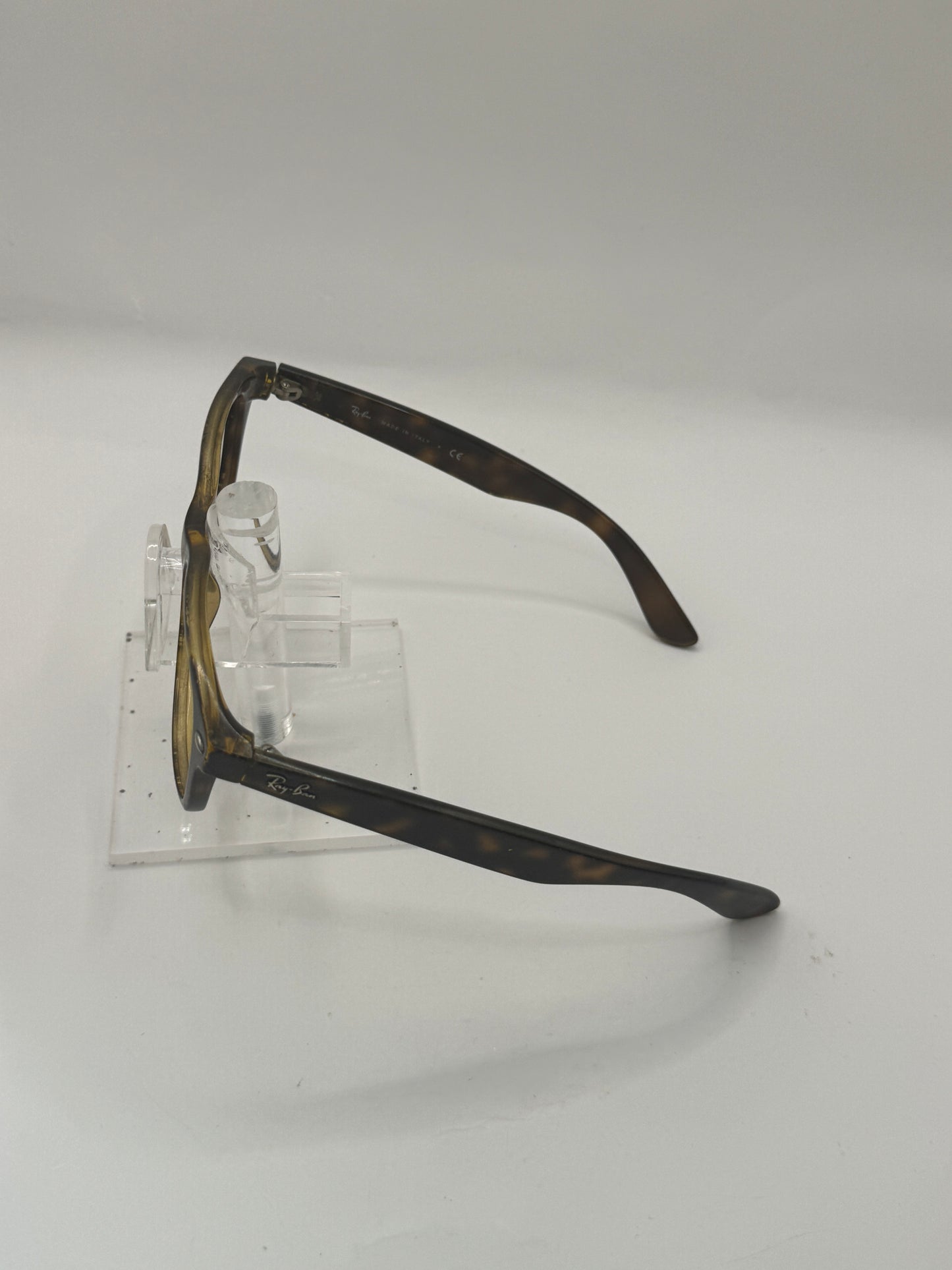 Ray Ban 2132 Sunglasses in color 902