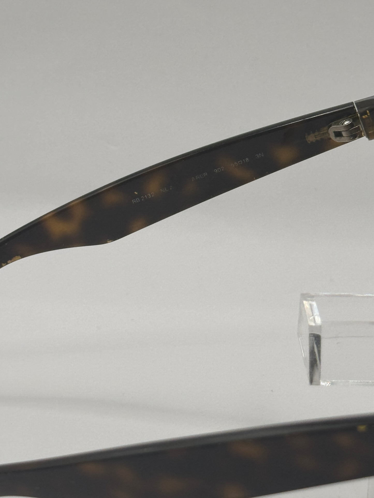 Ray Ban 2132 Sunglasses in color 902