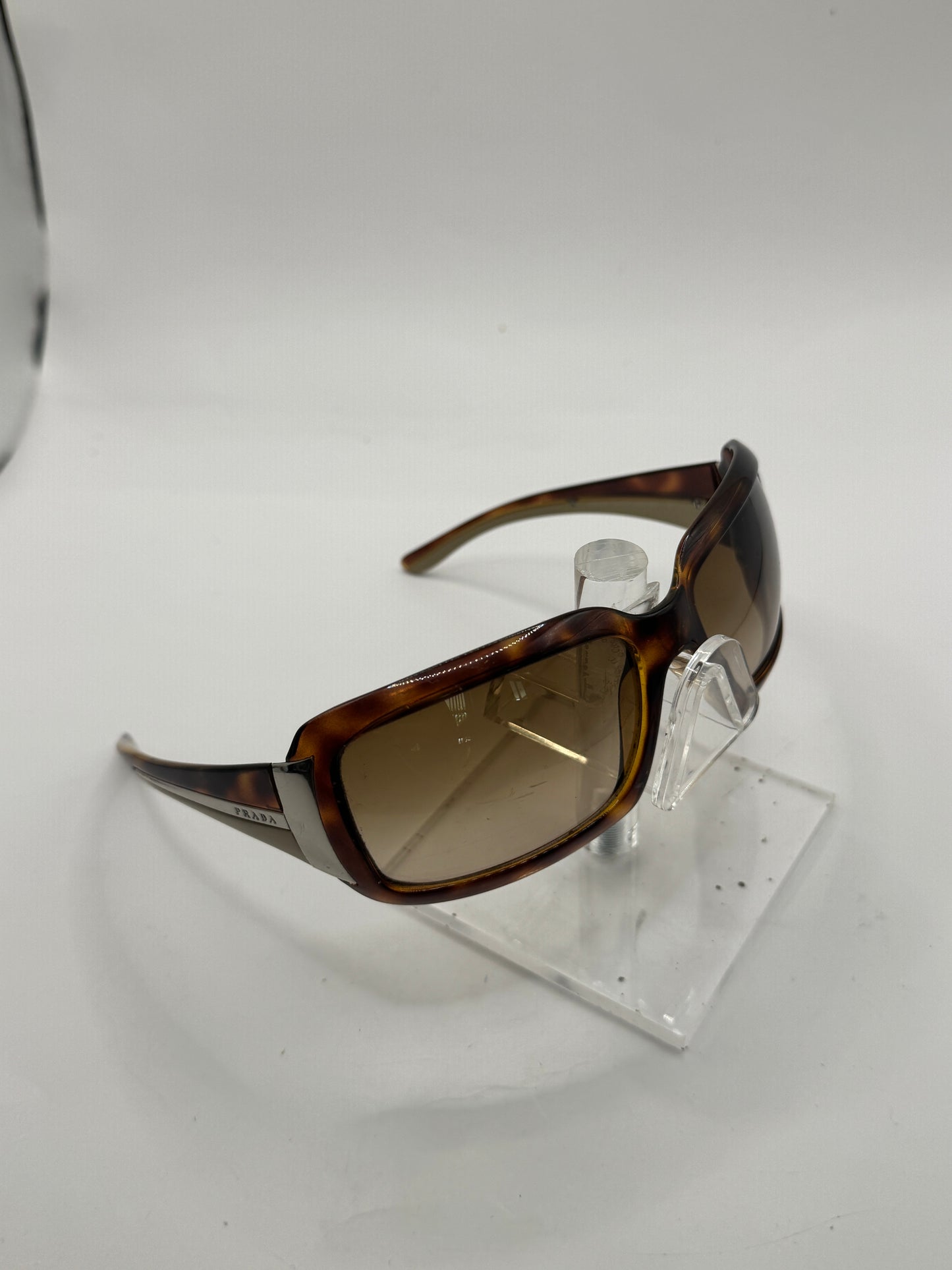 Prada Spr01h Sunglasses in color 4bw6s1