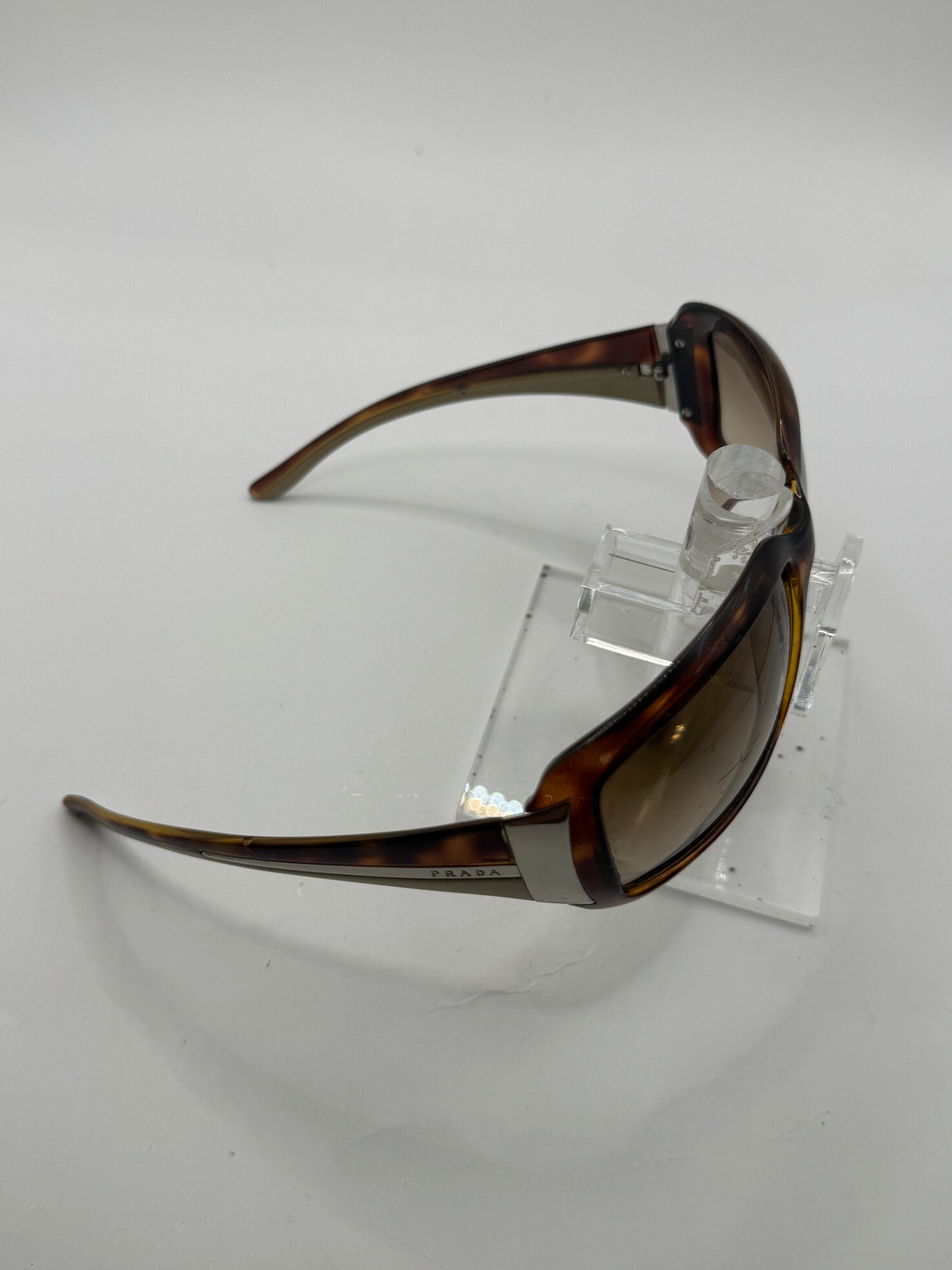 Prada Spr01h Sunglasses in color 4bw6s1