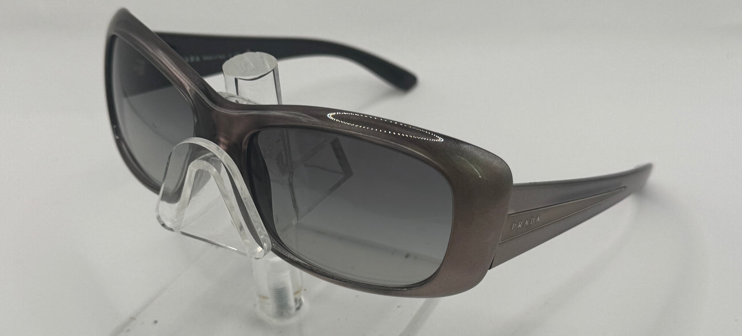 Prada Spr04l Sunglasses in color 7zt3m1